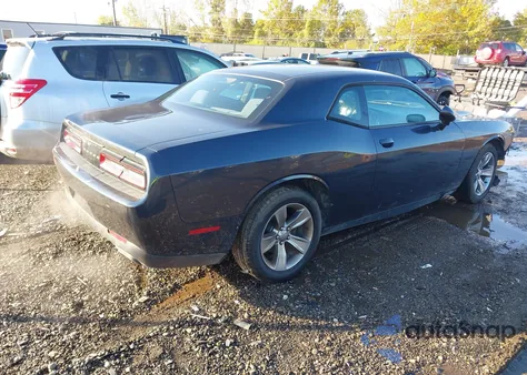 2016 Dodge Challenger Sxt z USA, uszkodzony, nr VIN 2C3CDZAG9GH290136